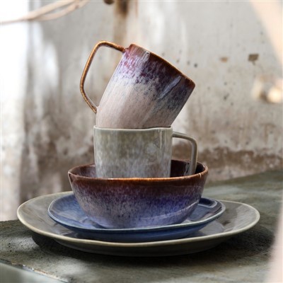 Keramická jídelní souprava s reaktivní glazurou